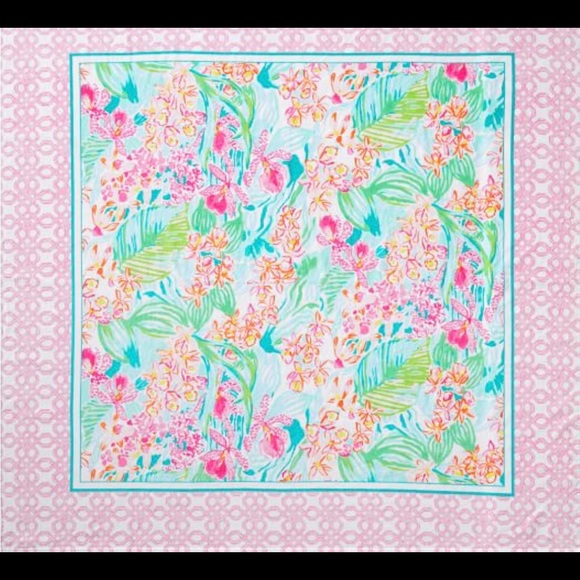 New Lilly Pulitzer Via Flora for Two Beach Towel - Picture 2 of 3